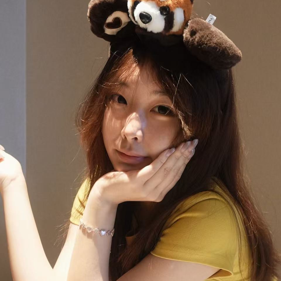 Yiwen Shi portrait